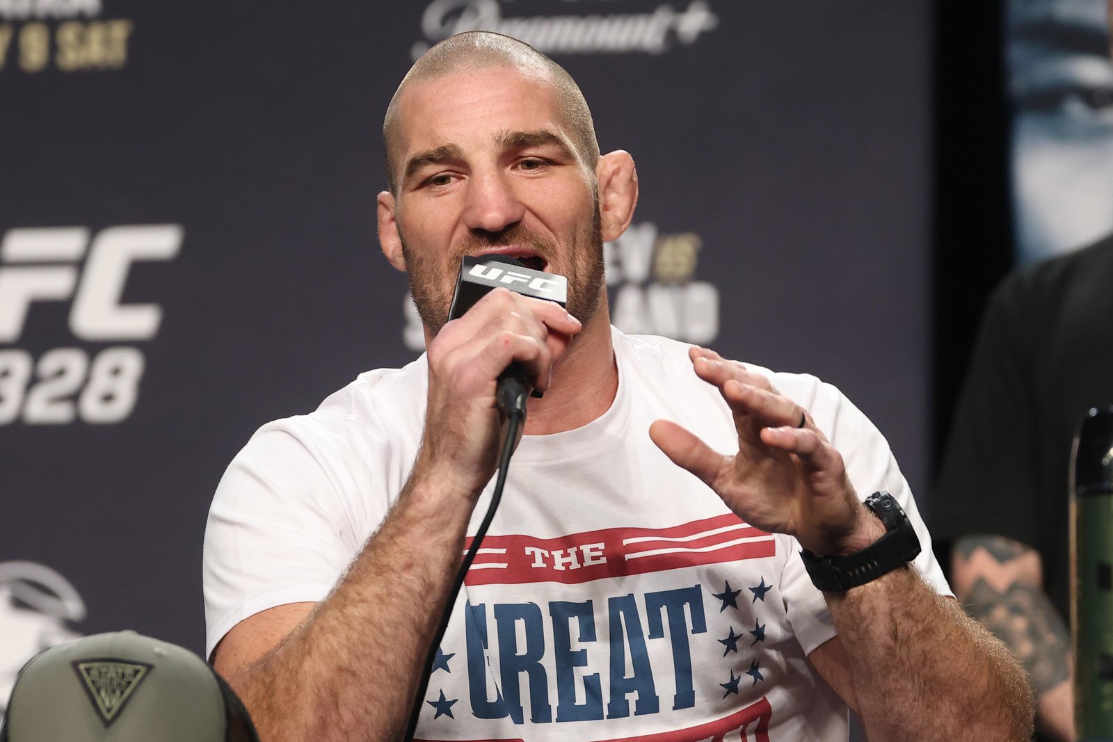 Sean Strickland pede que a Bud Light continue ao lado de Dustin Poirier e revela por que reagiu tão duramente à prisão do lutador — Academia de Jiu-Jitsu, Brazilian Jiu-Jitsu Academy