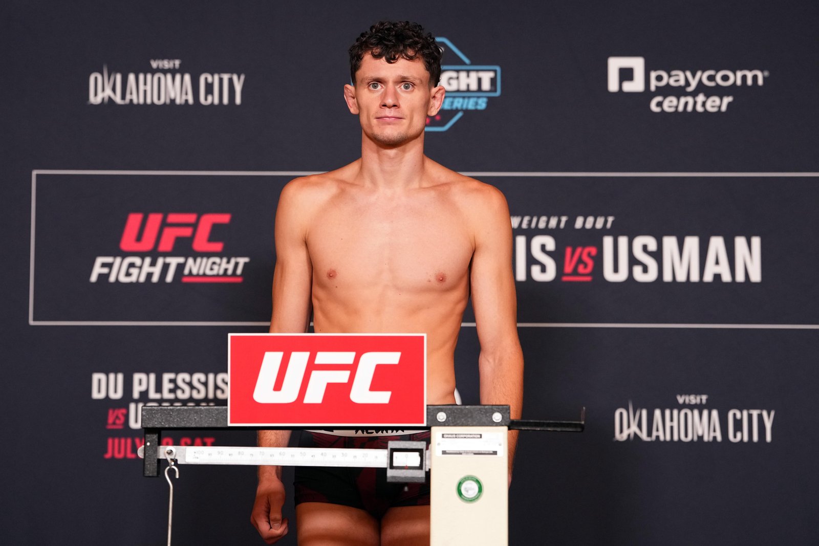 Resultados da pesagem do UFC Oklahoma City: Chase Hooper, outro lutador não pesa — Academia de Jiu-Jitsu, Brazilian Jiu-Jitsu Academy