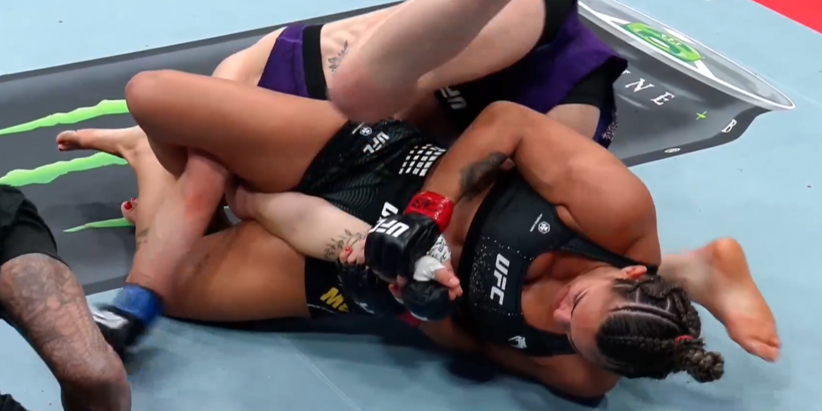 Bia Mesquita mantém invicto com vitória por finalização no UFC Vegas 119 — Academia de Jiu-Jitsu, Brazilian Jiu-Jitsu Academy