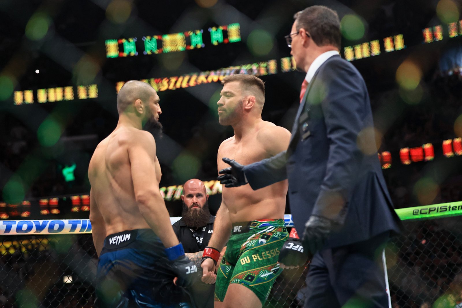 Fãs de Kamaru Usman em pânico após encarada do UFC Oklahoma — 'Diferença de tamanho é ridícula' — Academia de Jiu-Jitsu, Brazilian Jiu-Jitsu Academy