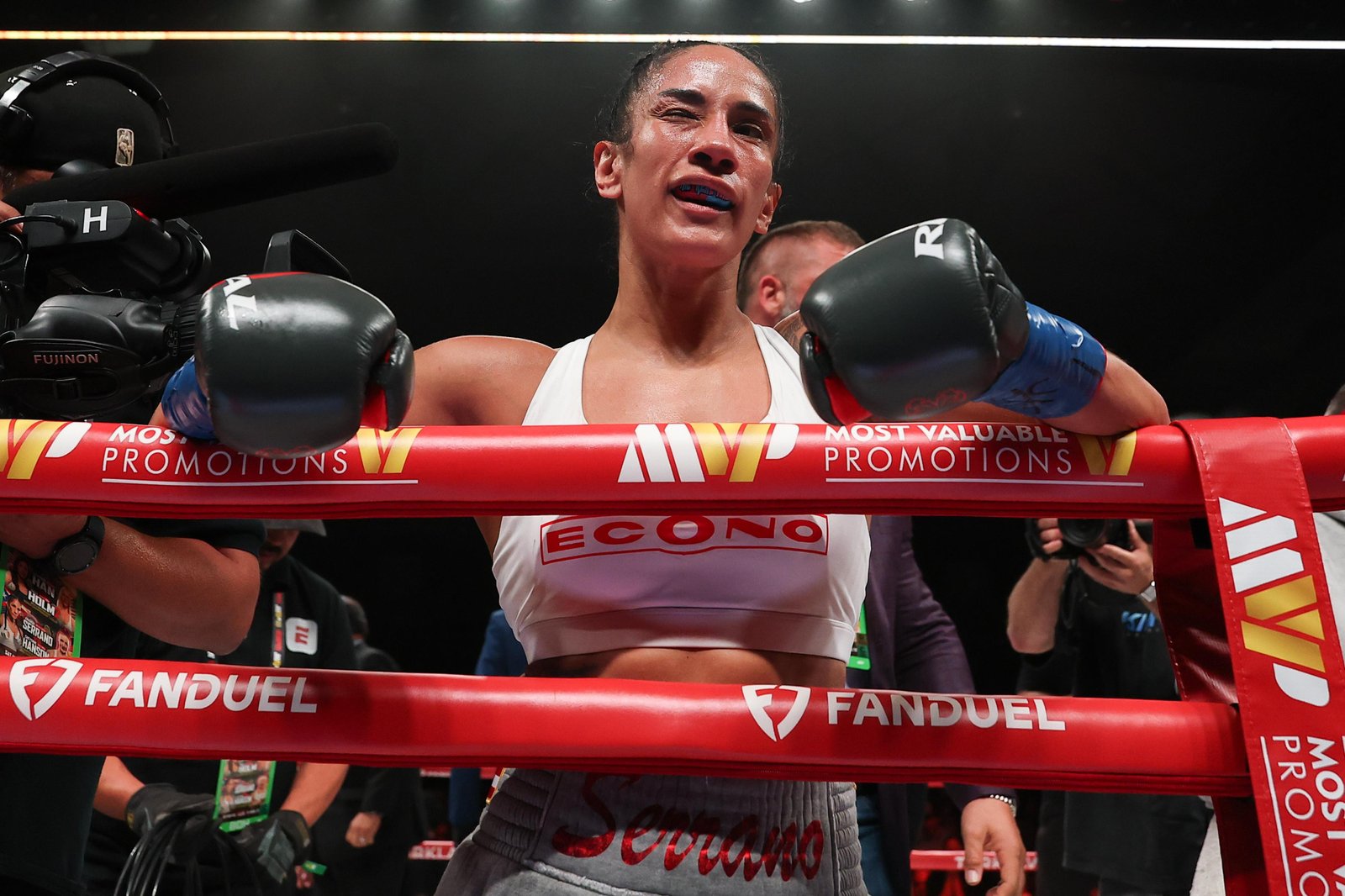 Promoções MVP de Jake Paul marcam Amanda Serrano vs. Lucrecia Manzur... no TikTok?!?!? — Academia de Jiu-Jitsu