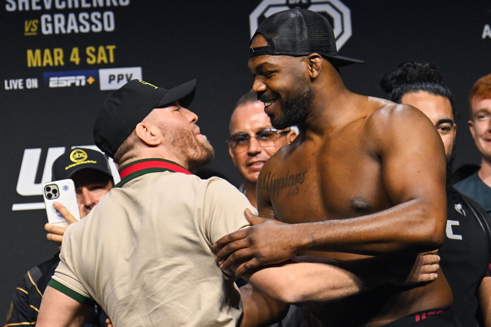 “Grande fã”: Jon Jones elogia Conor McGregor antes do retorno no UFC 329: “Tenho orgulho dele” — Academia de Jiu-Jitsu