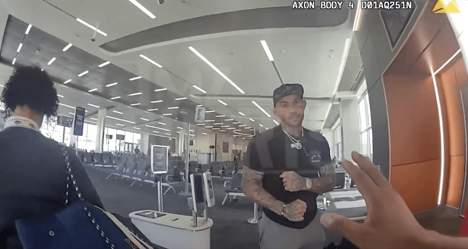 Vídeo: Arrependido, Dustin Poirier fala sobre prisão no aeroporto e admite que ainda não assistiu às imagens da câmera corporal: "Não quero ver isso" — Academia de Jiu-Jitsu, Brazilian Jiu-Jitsu Academy