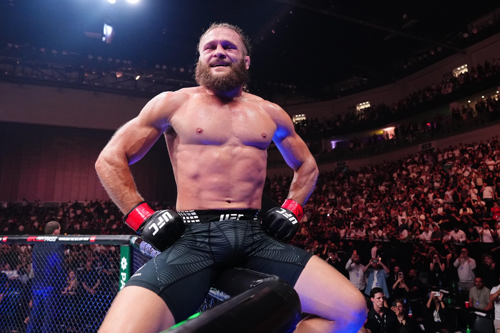 "Enfiou ele no chão": Profissionais reagem ao espetacular nocaute de Rafael Fiziev no UFC Baku — Academia de Jiu-Jitsu, Brazilian Jiu-Jitsu Academy