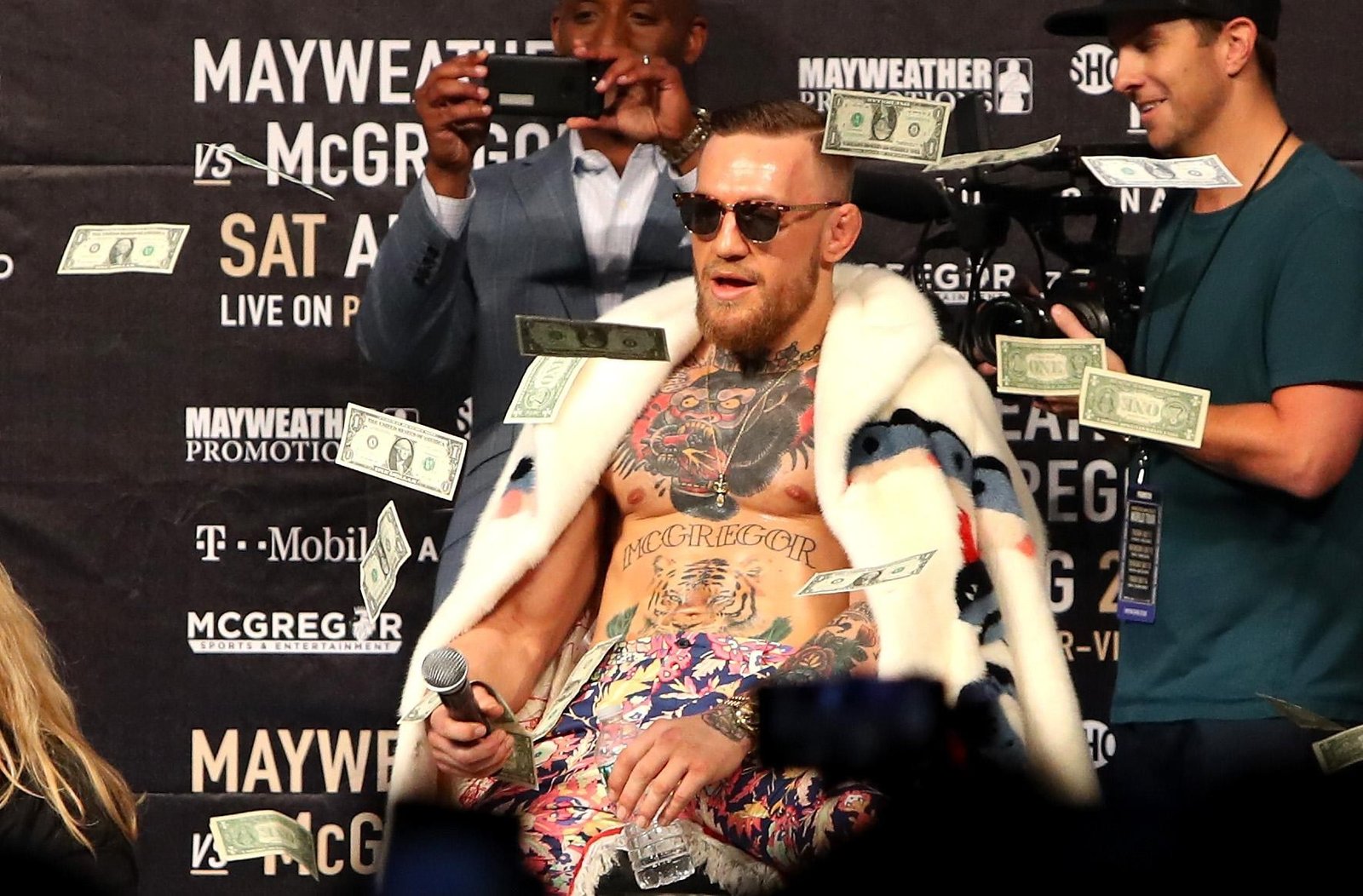 História! Conor McGregor nocauteia os contadores do UFC e fatura "número histórico" para retorno no UFC 329 — Academia de Jiu-Jitsu, Brazilian Jiu-Jitsu Academy