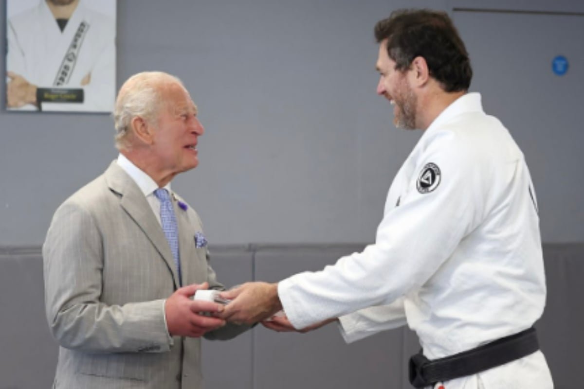 Rei Charles III visita academia de Roger Gracie e recebe faixa simbólica de jiu-jitsu — Academia de Jiu-Jitsu, Brazilian Jiu-Jitsu Academy