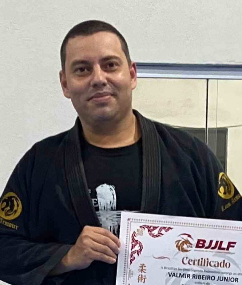 Valmir Ribeiro Junior — Faixa Marrom | Academia de Jiu-Jitsu
